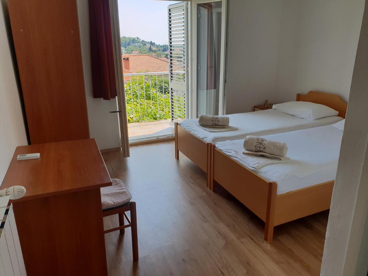 Luka'S Lodge Guesthouse & Hostel Hvar Town Luaran gambar