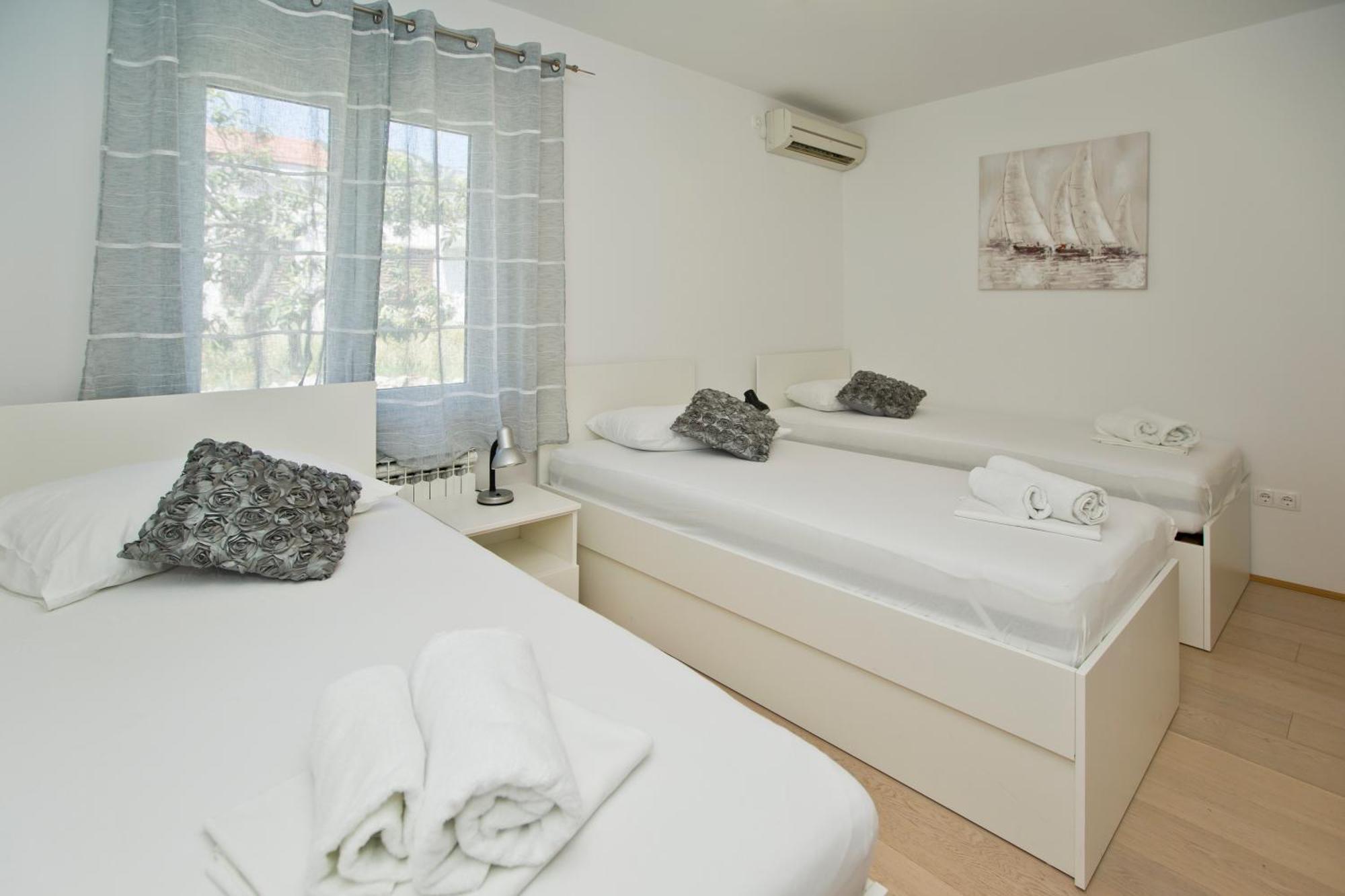Luka'S Lodge Guesthouse & Hostel Hvar Town Luaran gambar