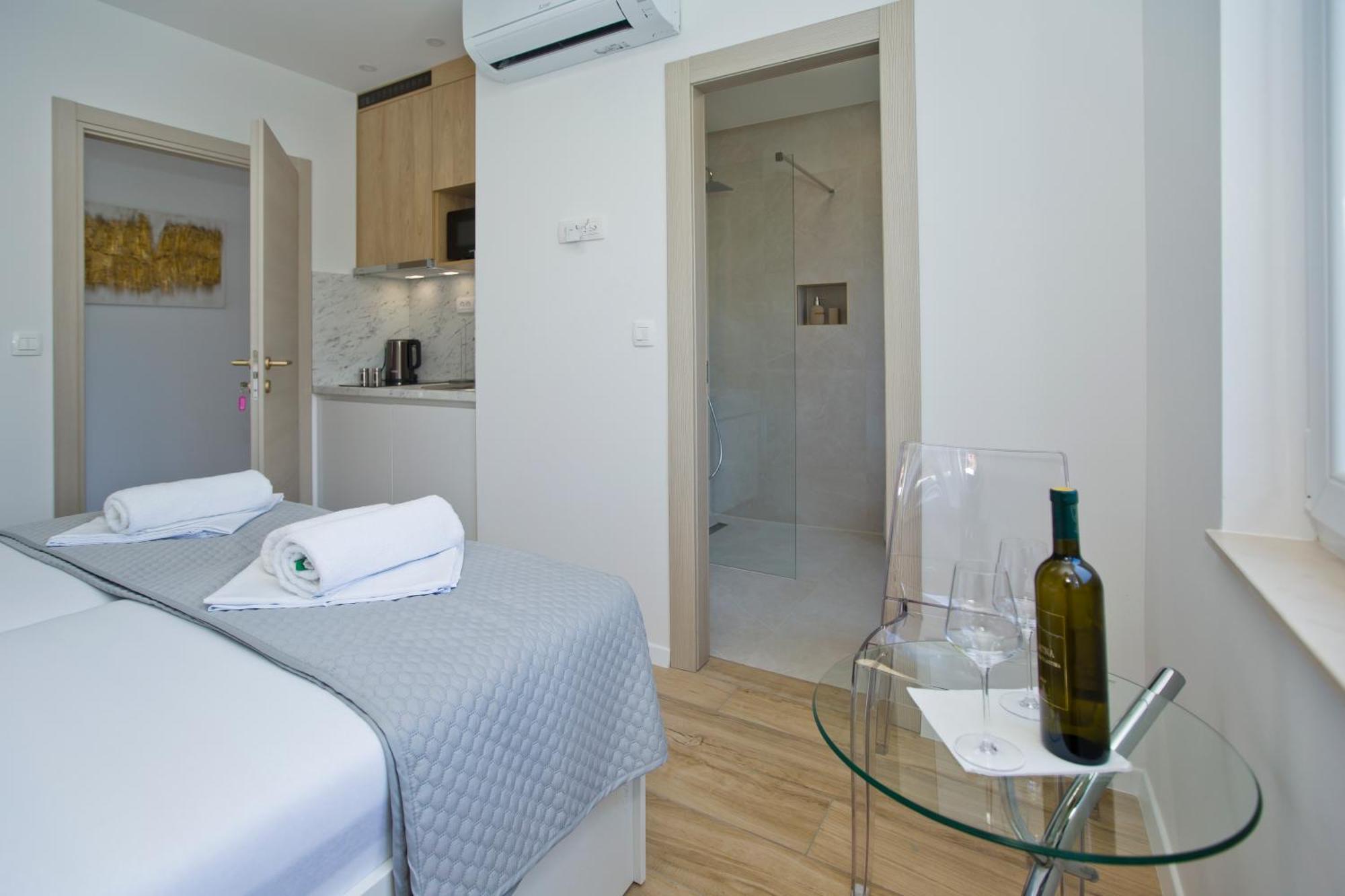 Luka'S Lodge Guesthouse & Hostel Hvar Town Luaran gambar
