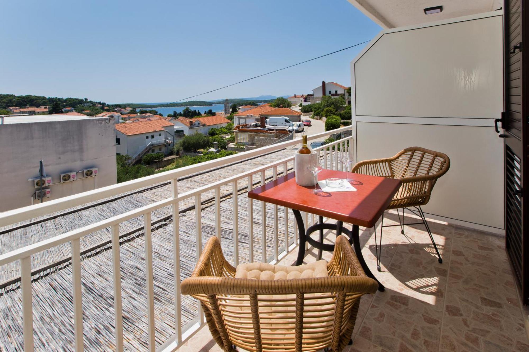 Luka'S Lodge Guesthouse & Hostel Hvar Town Luaran gambar