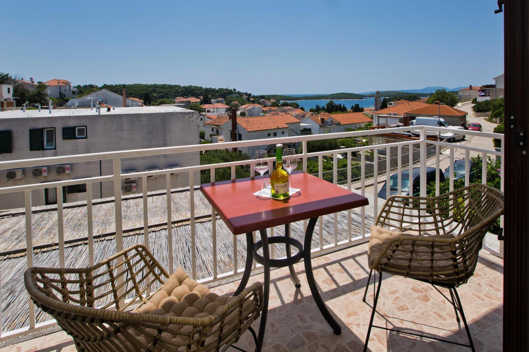 Luka'S Lodge Guesthouse & Hostel Hvar Town Luaran gambar